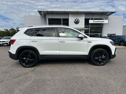 Certified 2022 Volkswagen Taos SE w/ Panoramic Sunroof Package image 5