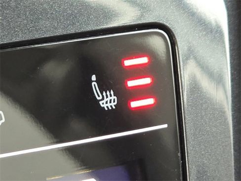 Used 2024 Volkswagen Tiguan SE image 9