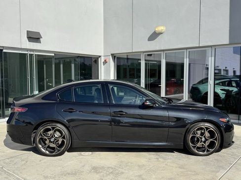 Used 2025 Alfa Romeo Giulia w/ Driving Assist Package image 9