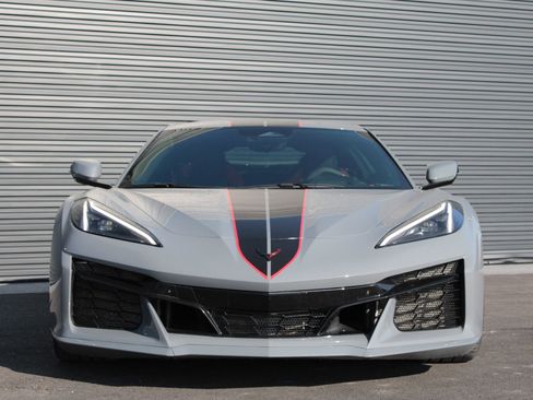 Used 2025 Chevrolet Corvette Z06 image 2