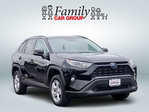Used 2020 Toyota RAV4 XLE AWD/4WD image 2