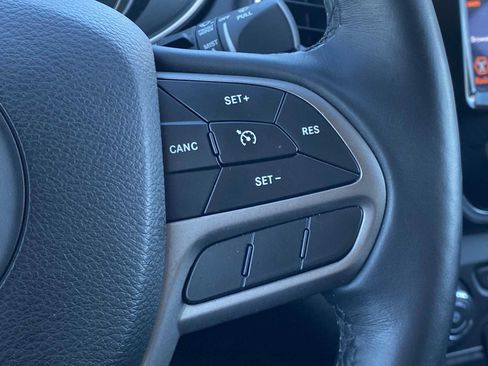 Used 2019 Jeep Cherokee Limited image 24