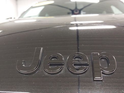 Used 2022 Jeep Grand Cherokee L Laredo AWD/4WD image 34