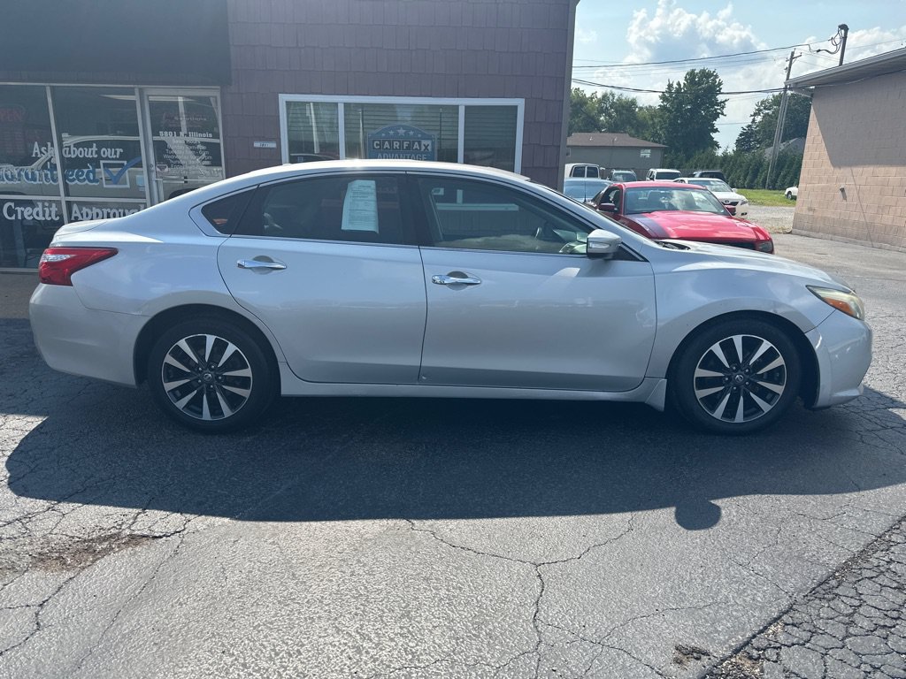 Used 2016 Nissan Altima 2.5 SV w/ Convenience Package FWD image 8