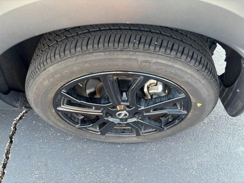 Used 2024 Nissan Kicks SR w/ SR Premium Package FWD image 7