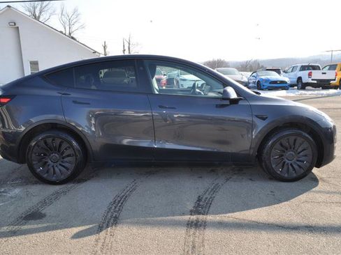 Used 2024 Tesla Model Y Long Range AWD/4WD image 7
