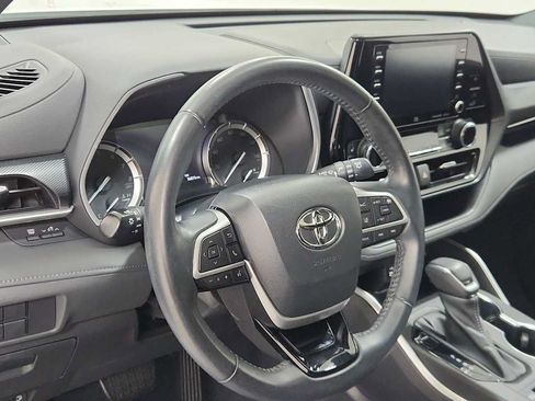 Used 2022 Toyota Highlander XSE AWD/4WD image 12