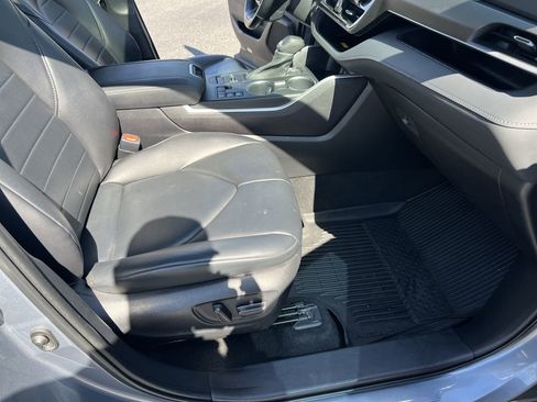 Used 2023 Toyota Highlander XLE image 35