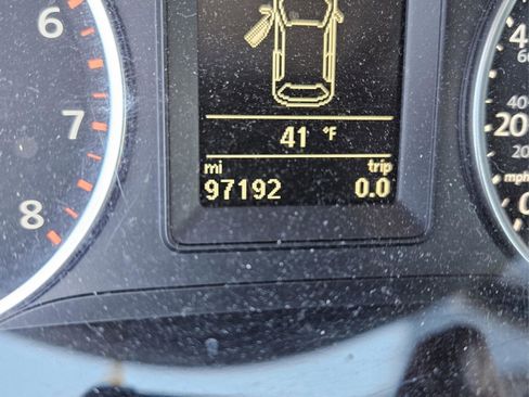 Used 2014 Volkswagen Tiguan S image 18