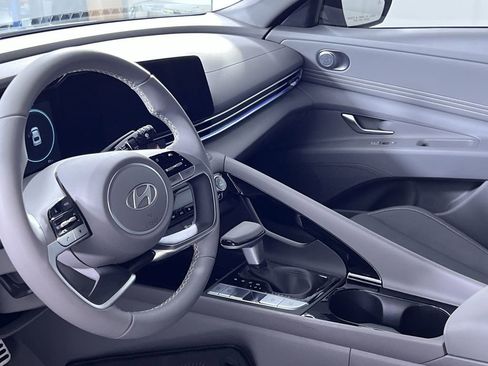 New 2025 Hyundai Elantra SEL image 29