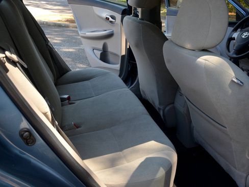 Used 2013 Toyota Corolla LE FWD image 11
