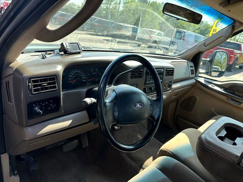 Used 2003 Ford F250 XLT image 12