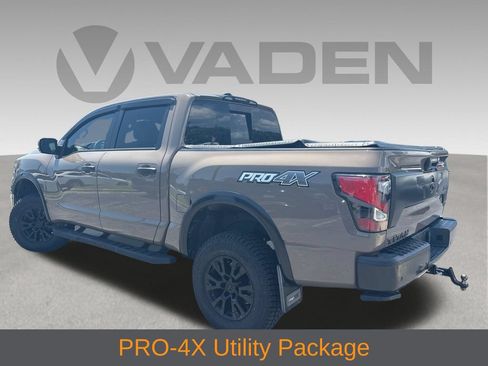 Used 2022 Nissan Titan PRO-4X w/ Pro-4x Convenience Package AWD/4WD image 19