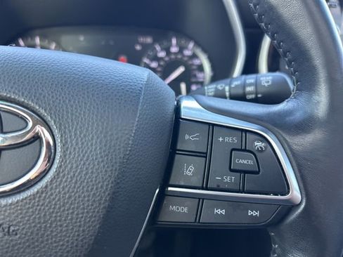 Used 2021 Toyota Highlander XLE image 24