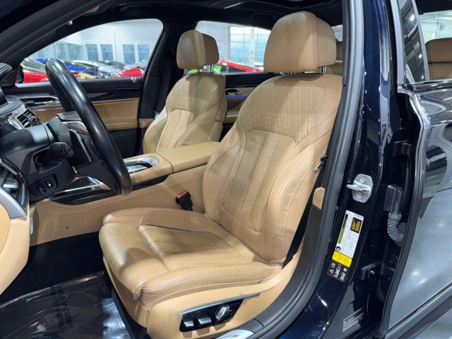 Used 2016 BMW 750i xDrive AWD/4WD image 4