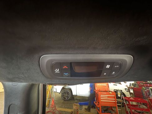 Used 2024 Chrysler Pacifica Pinnacle FWD image 24