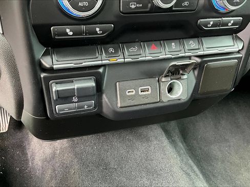 Used 2020 GMC Sierra 1500 Elevation w/ Elevation Value Package AWD/4WD image 18
