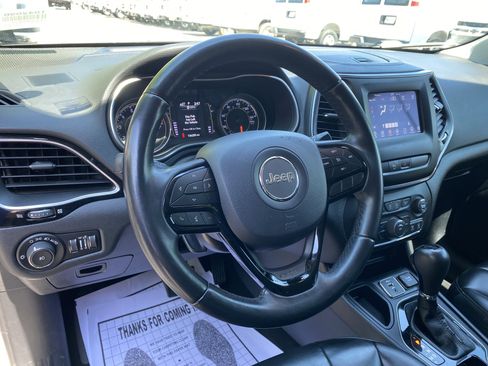 Used 2019 Jeep Cherokee Latitude Plus FWD image 17