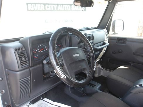 Used 2004 Jeep Wrangler 4WD image 12