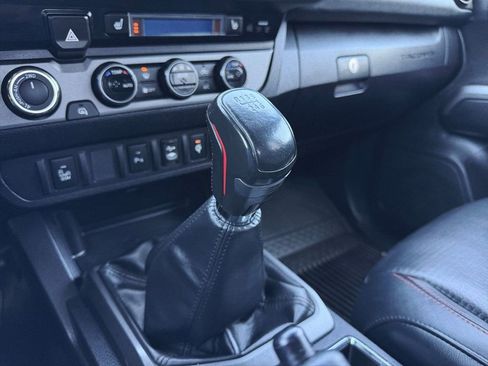 Used 2017 Toyota Tacoma TRD Pro image 9