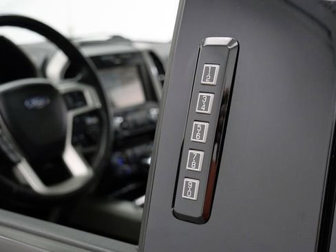 Used 2018 Ford F150 Lariat w/ Equipment Group 502A Luxury AWD/4WD image 15