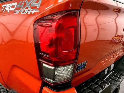 Used 2017 Toyota Tacoma TRD Sport w/ Tow Package (A/T) AWD/4WD image 28