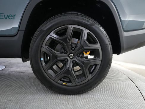 Used 2025 Rivian R1T Premium AWD/4WD image 9