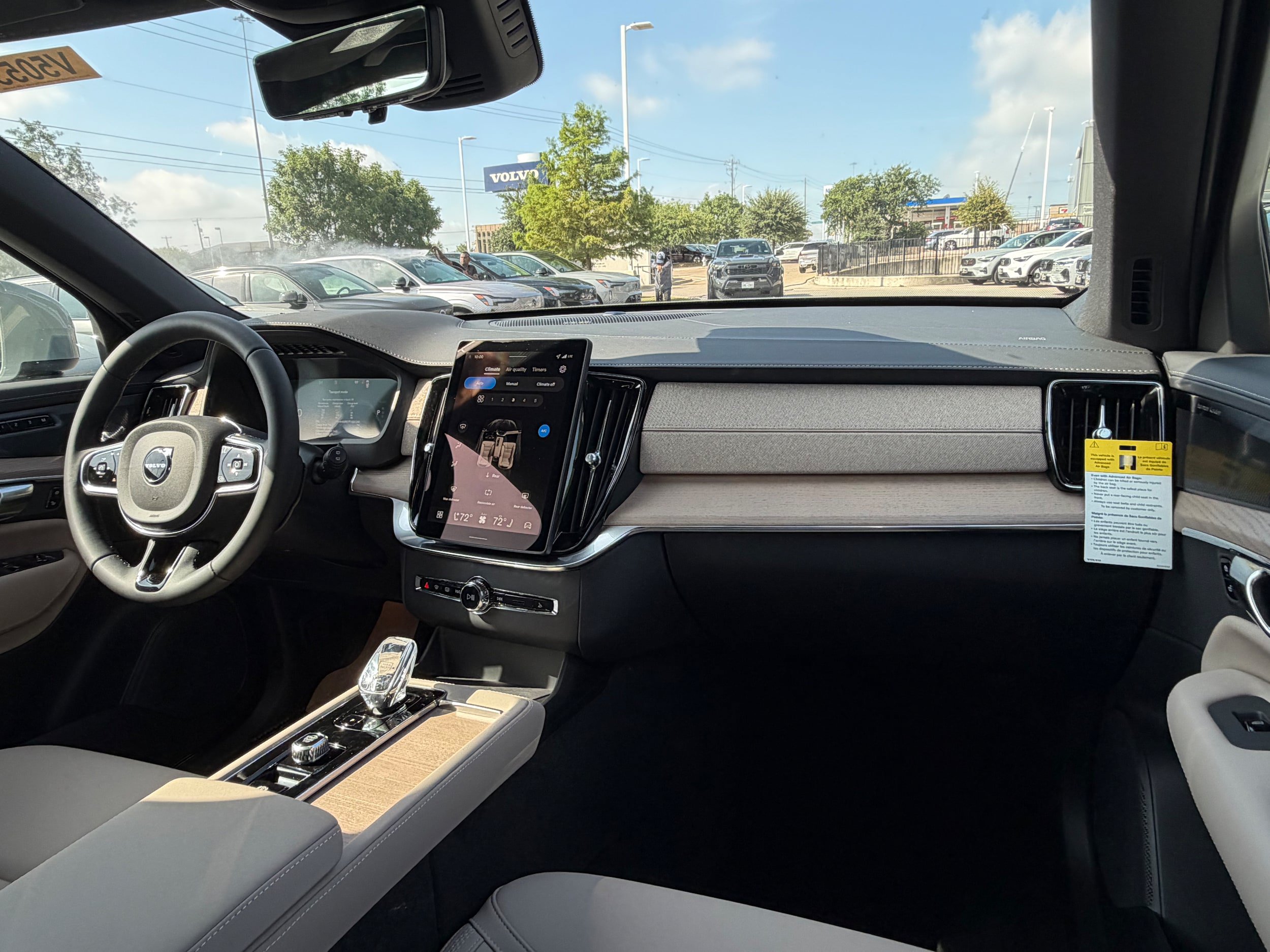 New 2026 Volvo XC90 T8 Plus w/ Protection Package Premier AWD/4WD image 11