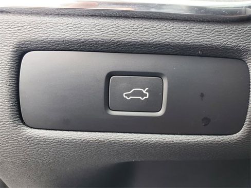 Certified 2025 Volvo XC60 B5 Plus image 17