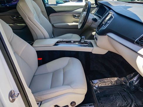 Used 2023 Volvo XC90 B5 Core image 18