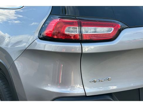 Used 2017 Jeep Cherokee Latitude w/ True North Edition image 27