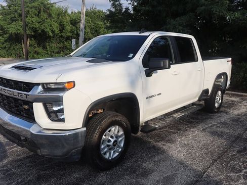 Used 2022 Chevrolet Silverado 2500 LT AWD/4WD image 3