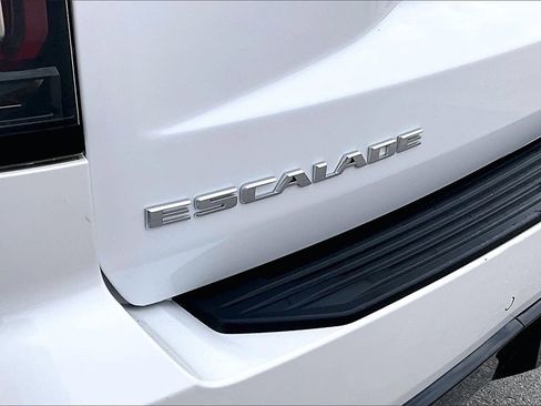 Used 2024 Cadillac Escalade ESV Premium Luxury image 32