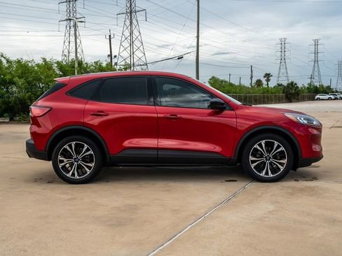 Certified 2022 Ford Escape SE w/ SE Sport Appearance Package FWD image 3