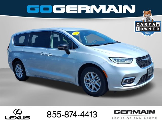 Used 2024 Chrysler Pacifica Touring-L FWD image 5