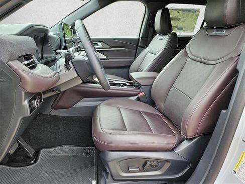 New 2026 Ford Explorer Platinum RWD image 4