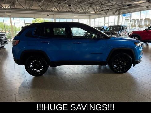 Used 2022 Jeep Compass Latitude AWD/4WD image 11