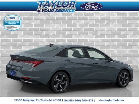 Used 2023 Hyundai Elantra Limited image 3