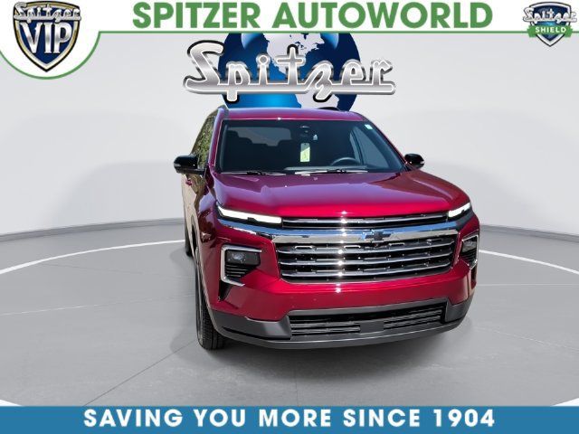 Used 2025 Chevrolet Traverse LT w/ Driver Confidence Package FWD image 3