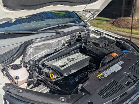 Used 2017 Volkswagen Tiguan S image 22