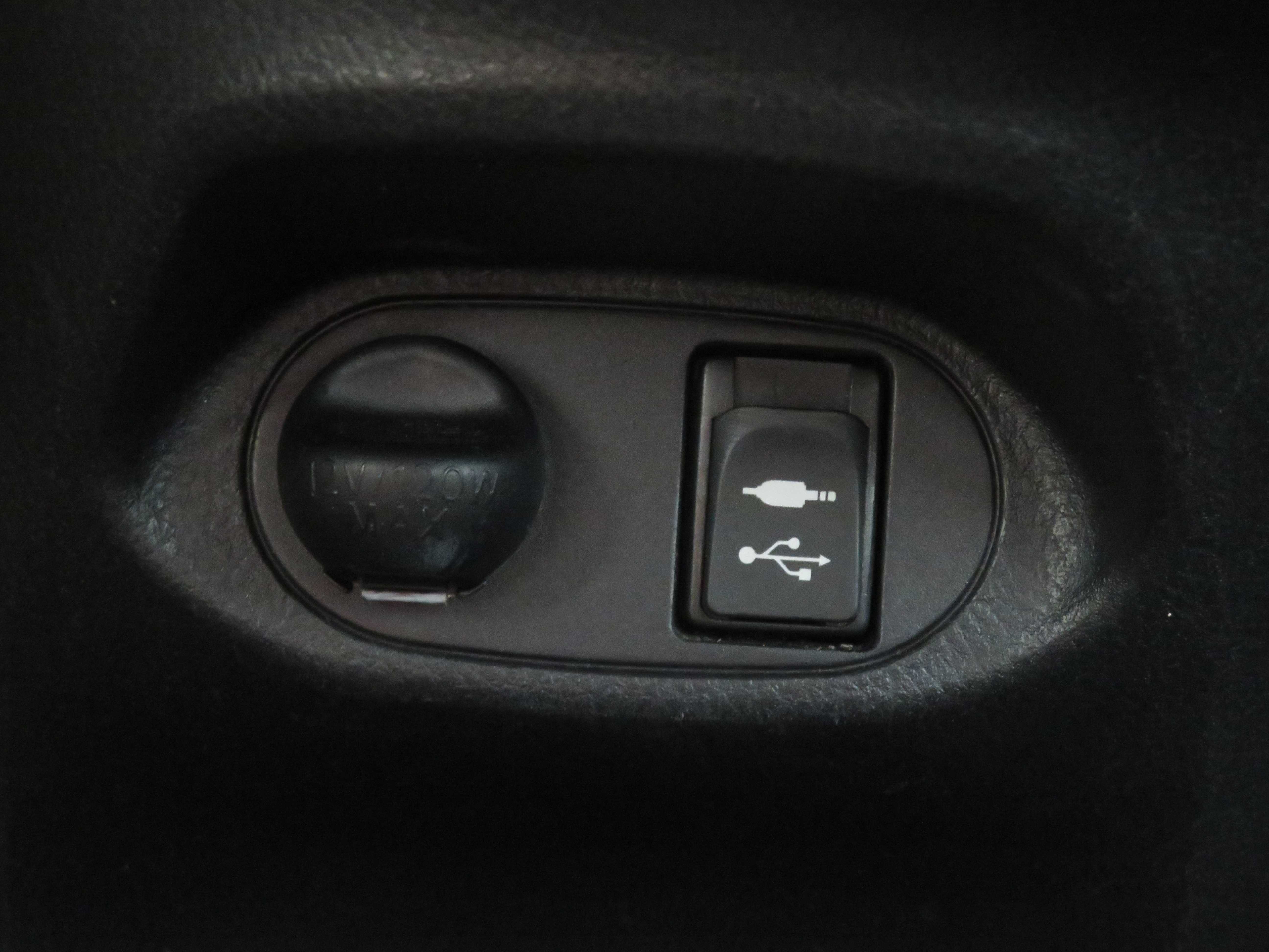 Used 2015 Toyota Yaris L FWD image 32