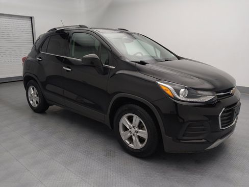 Used 2019 Chevrolet Trax LT w/ Sun & Sound Package image 11