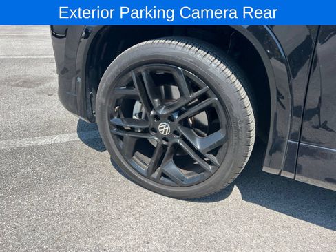 Certified 2025 Volkswagen Tiguan SE R-Line AWD/4WD image 11