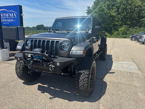 Used 2020 Jeep Gladiator Sport w/ Quick Order Package 24S AWD/4WD image 2