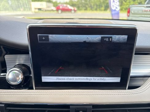 Used 2022 Lincoln Corsair AWD w/ Premium Package image 24