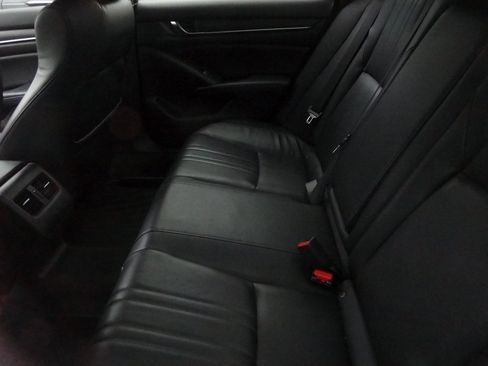 Used 2018 Honda Accord Touring image 8