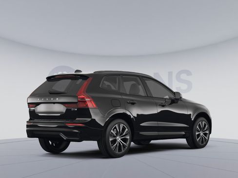 Used 2024 Volvo XC60 B5 Ultimate w/ Protection Package Premier AWD/4WD image 4