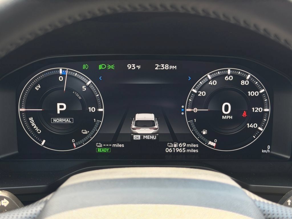Used 2023 Mitsubishi Outlander 4WD Plug-In Hybrid image 12