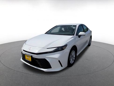 Used 2025 Toyota Camry LE FWD image 7