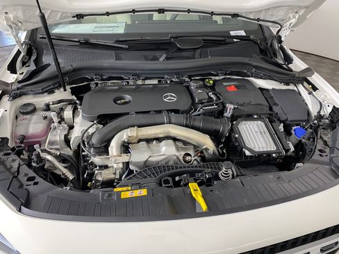 Used 2026 Mercedes-Benz GLA 250 4MATIC image 2
